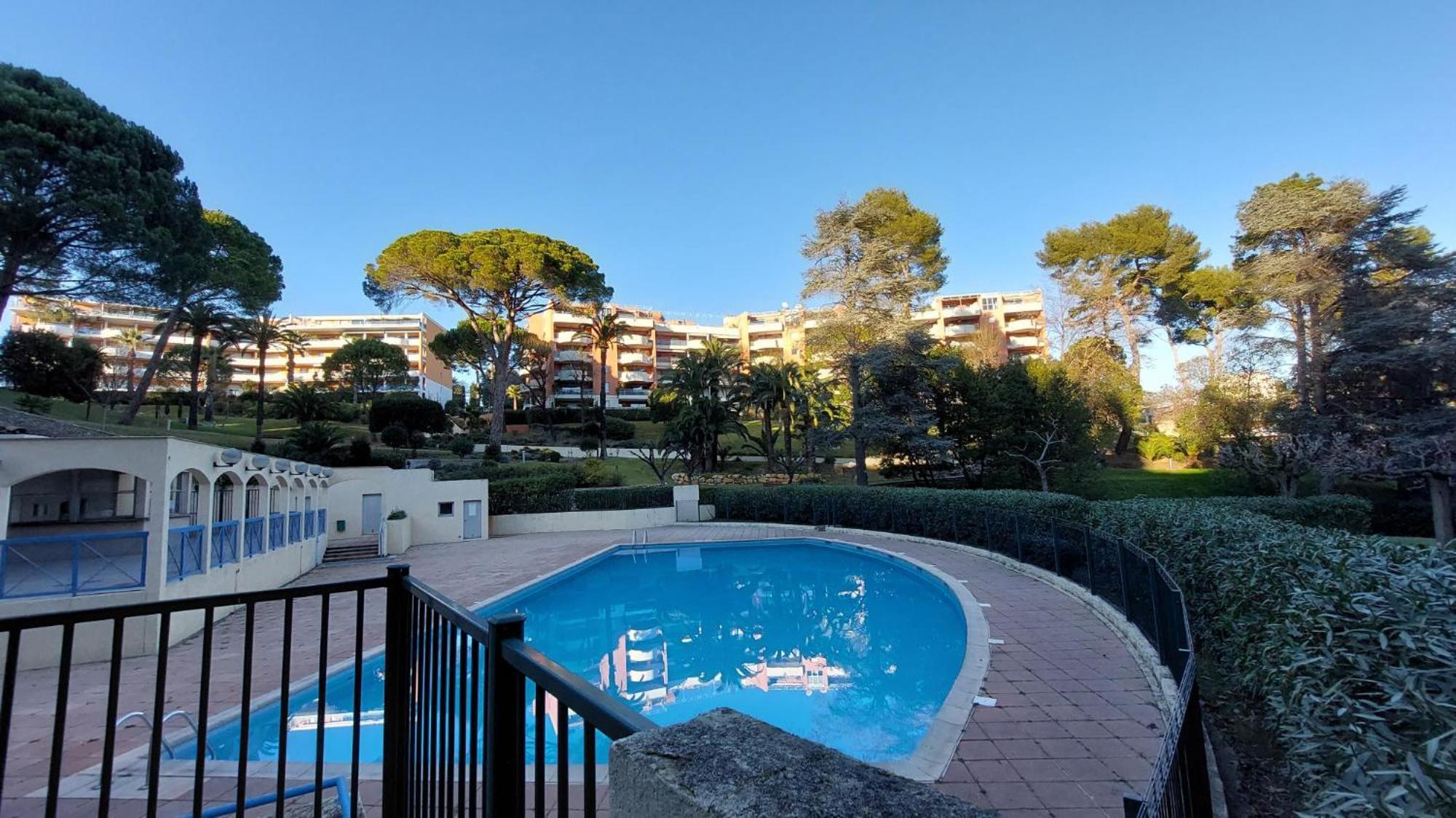 Charmant Appartement Residentiel Avec Terrasse, Jardin Privatif Et Piscine A Cannes Eksteriør billede